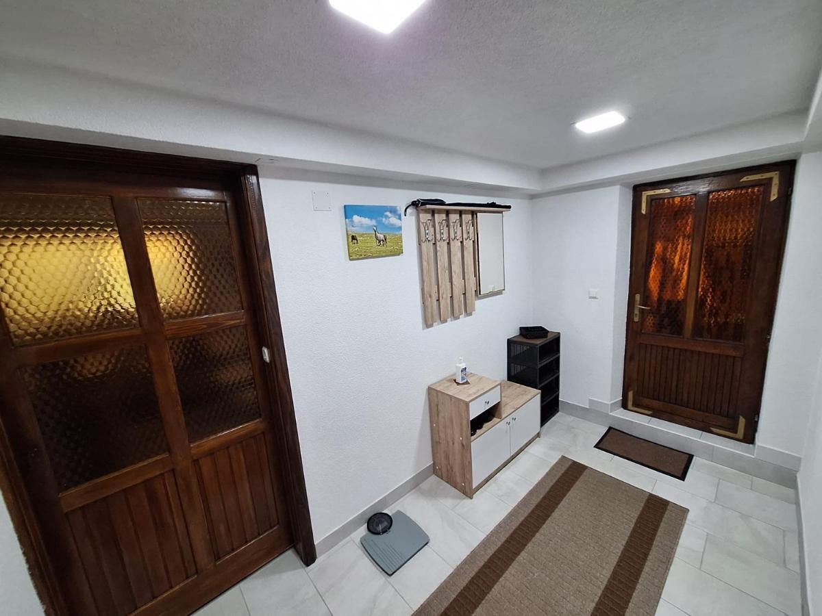 Apartman Magic Sauna,Jakuzzi,Kino Ливно Екстериор снимка
