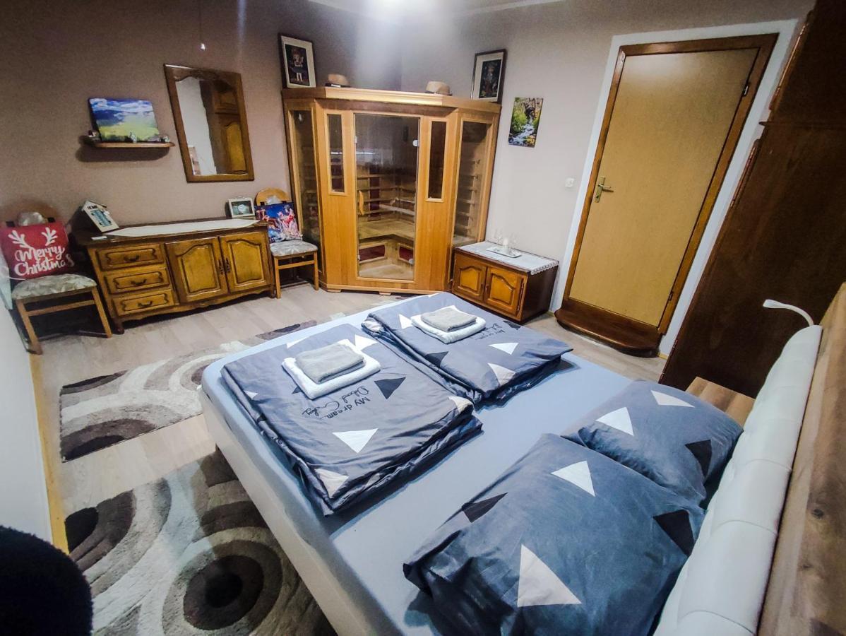 Apartman Magic Sauna,Jakuzzi,Kino Ливно Екстериор снимка